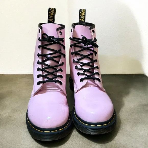 Dr Martins 1460 Women’s Ice Pale Pink Patent Leather 8-Eye Lace Up Boots Size 10 - Picture 2 of 16